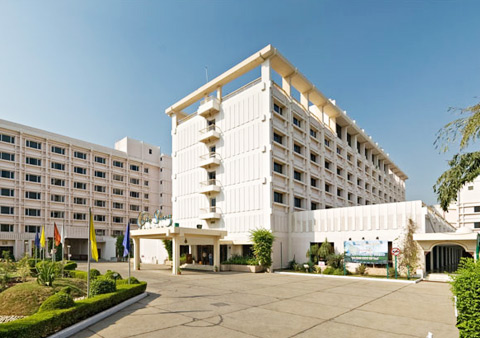 Hotel Clarks Shiraz in Agra